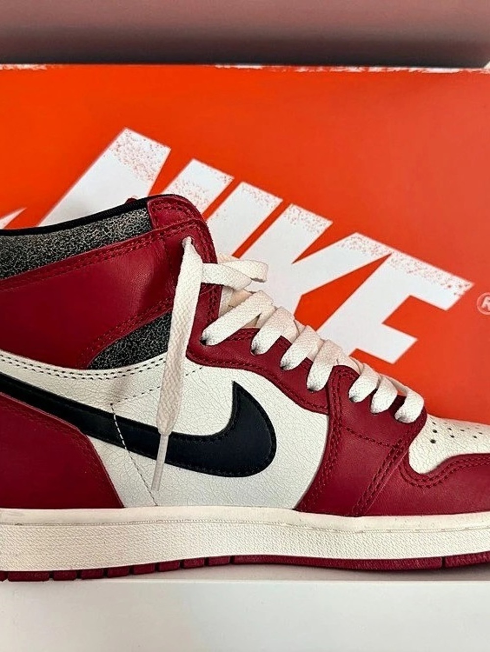 Air Jordan 1 Retro High OG Chicago Lost & Found Men’s Size 9